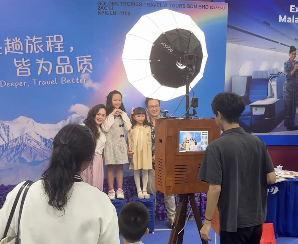 零售激活 · 免费 photo booth 现场吸引客流